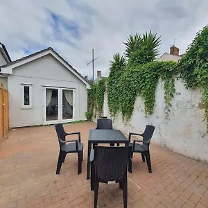 One Bedroom Private Garden By Promise Cardiff